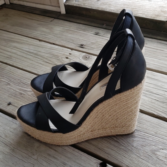 Platforms - Picture 2 of 9